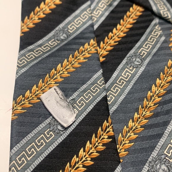 Gianni Versace tie - Picture 7 of 7